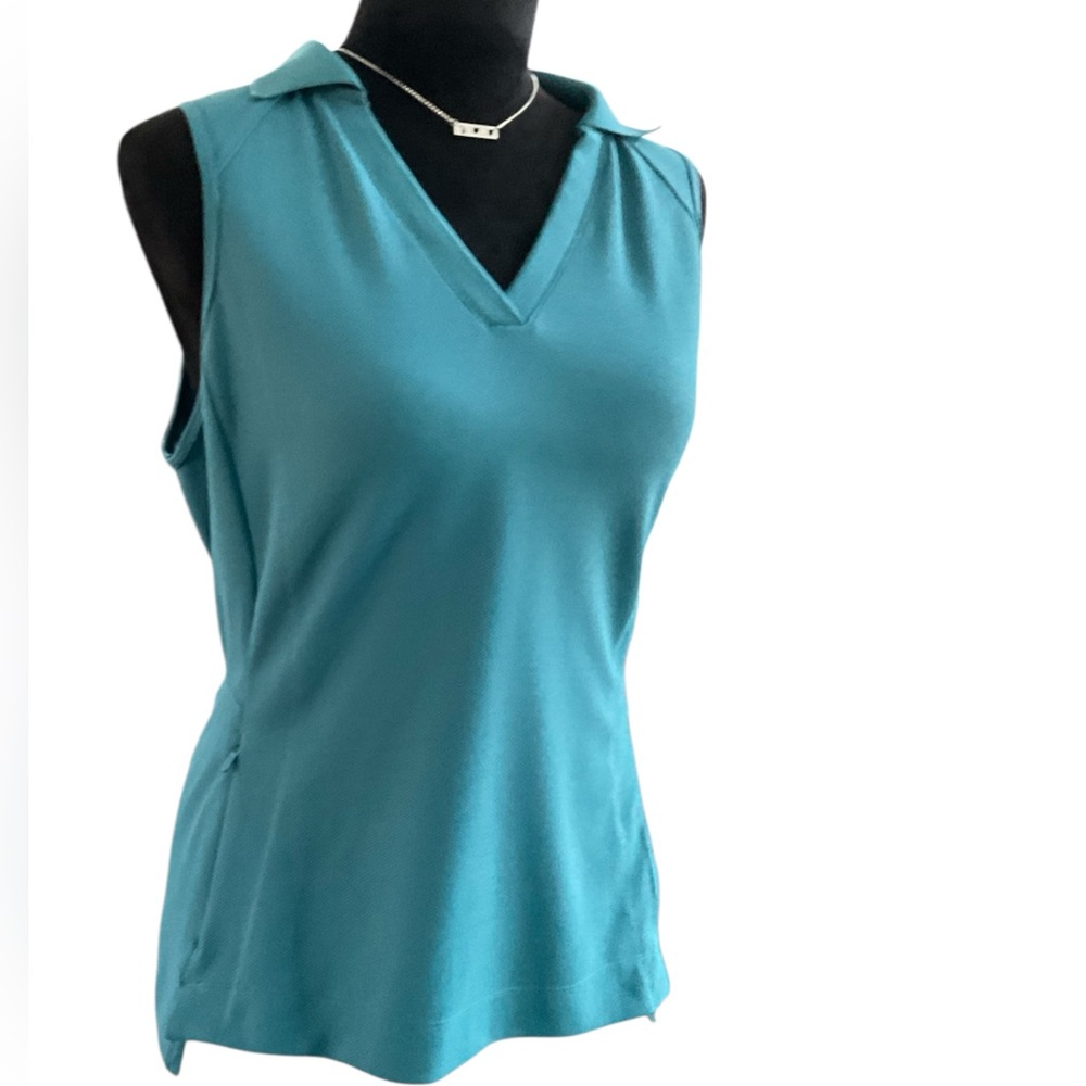 Athleta turquoise Sleeveless V-Neck Women's Golf Top M